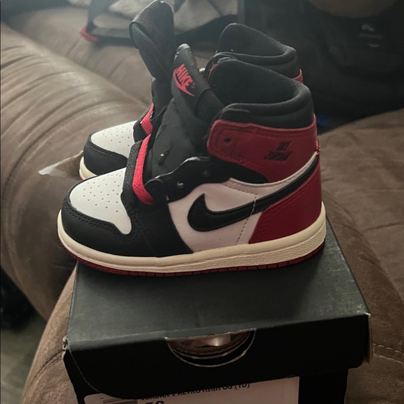 Nike Kids Air Jordan 1 High OG - Black, White, Red nwt 5c - Picture 5 of 6
